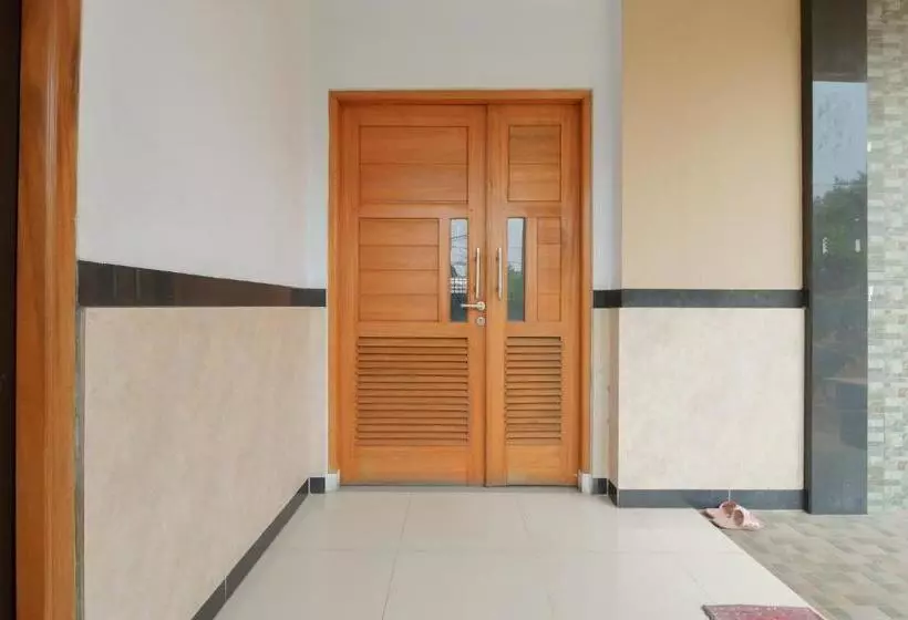 ホテル Koolkost Syariah Near Kampus Utama Universitas Budi Luhur