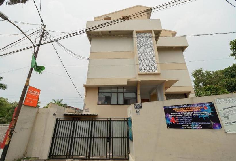 Hotel Koolkost Syariah Near Kampus Utama Universitas Budi Luhur