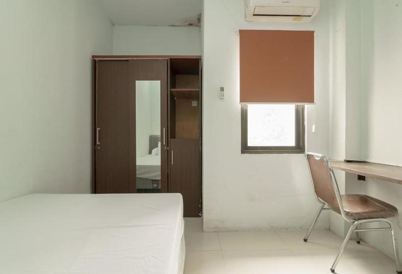Hotel Koolkost Syariah Near Kampus Utama Universitas Budi Luhur