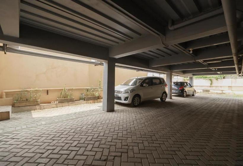 Hotel Koolkost Syariah Near Kampus Utama Universitas Budi Luhur