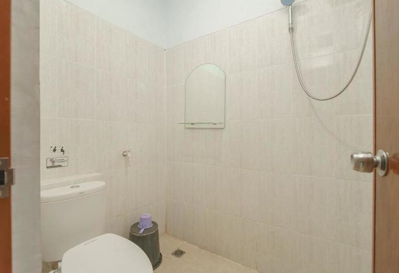 Hotel Koolkost Syariah Near Kampus Utama Universitas Budi Luhur