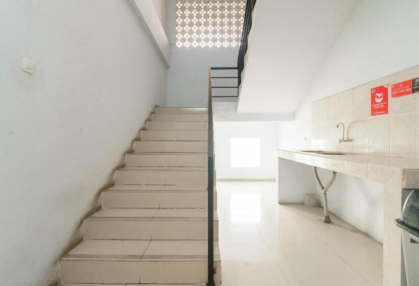 Szálloda Koolkost Syariah Near Kampus Utama Universitas Budi Luhur