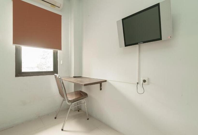 Hotel Koolkost Syariah Near Kampus Utama Universitas Budi Luhur