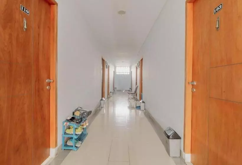 ホテル Koolkost Syariah Near Kampus Utama Universitas Budi Luhur