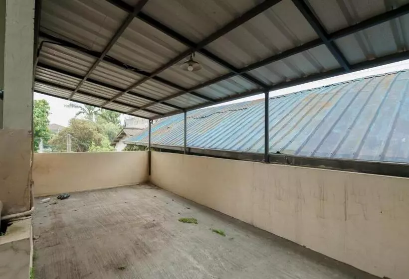 ホテル Koolkost Syariah Near Kampus Utama Universitas Budi Luhur