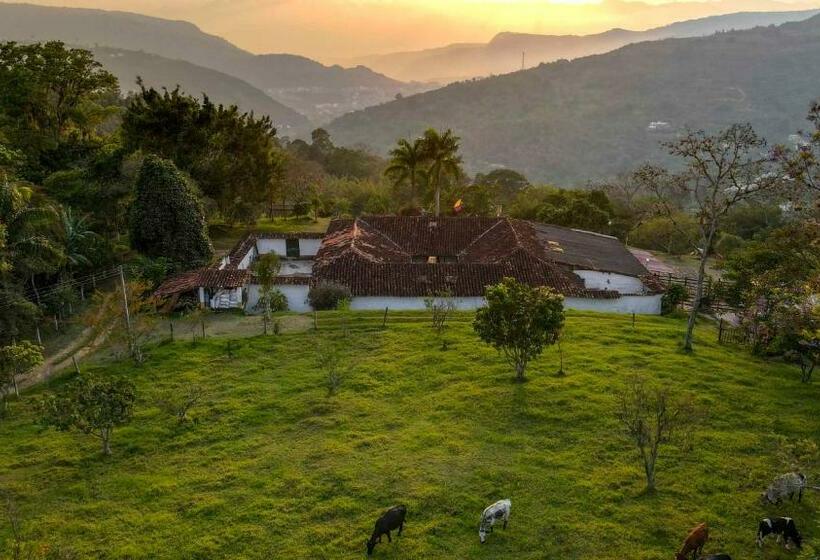 פנסיון La Hacienda