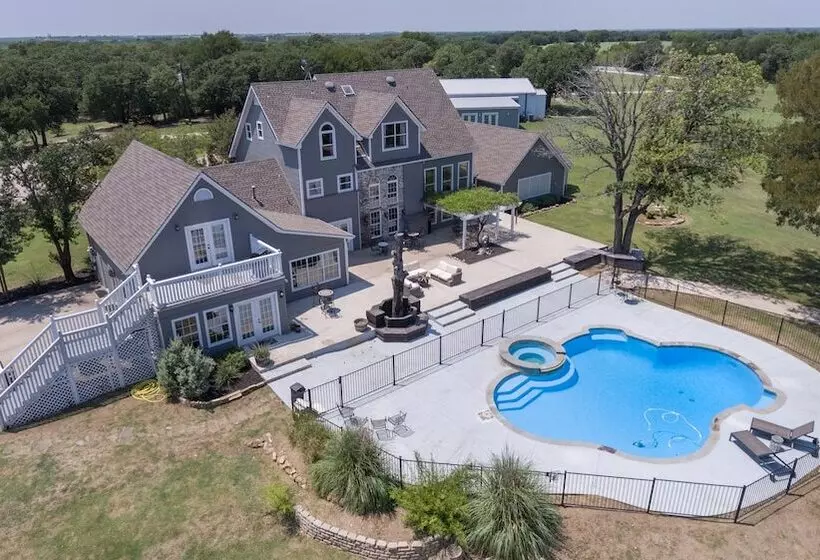 Aamiaismajoitus (B&B) Towering Oaks Event & Retreat Center