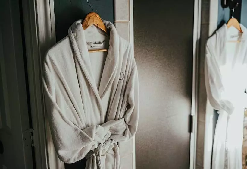 Aamiaismajoitus (B&B) Towering Oaks Event & Retreat Center