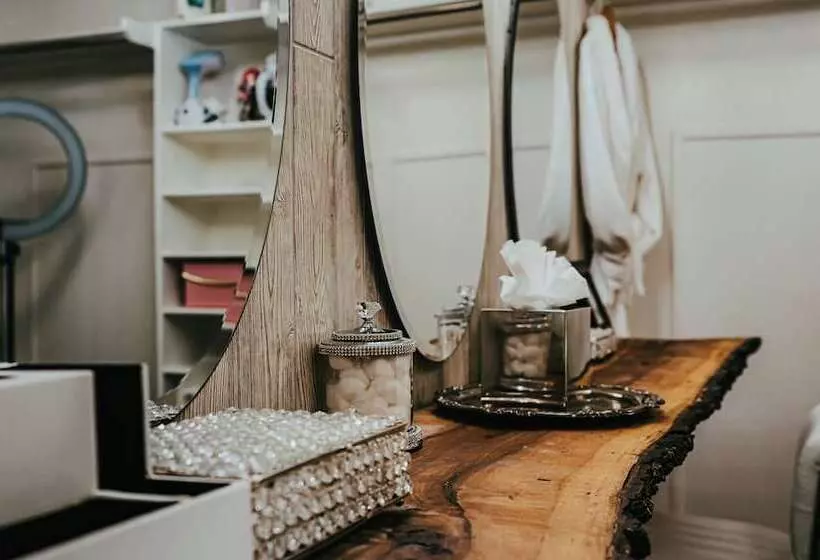 Aamiaismajoitus (B&B) Towering Oaks Event & Retreat Center