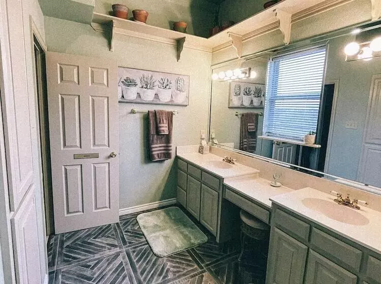 Aamiaismajoitus (B&B) Towering Oaks Event & Retreat Center