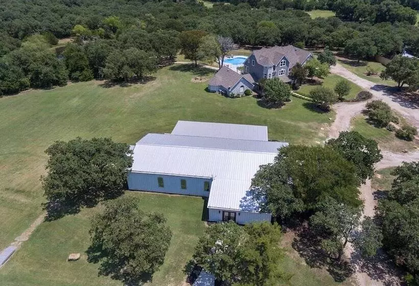 Aamiaismajoitus (B&B) Towering Oaks Event & Retreat Center