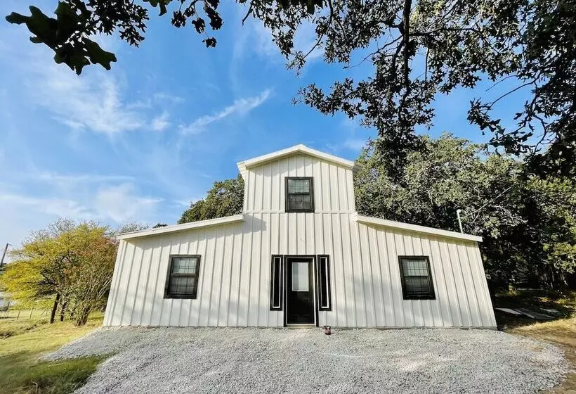 Aamiaismajoitus (B&B) Towering Oaks Event & Retreat Center