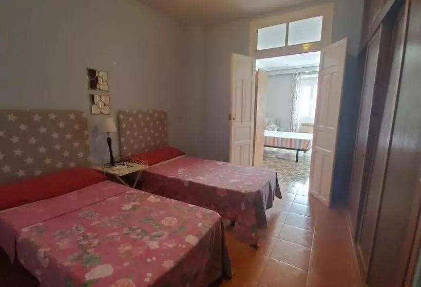 هتل Hostal Martes Cáceres Plaza Mayor   Tercer Piso Sin Ascensor