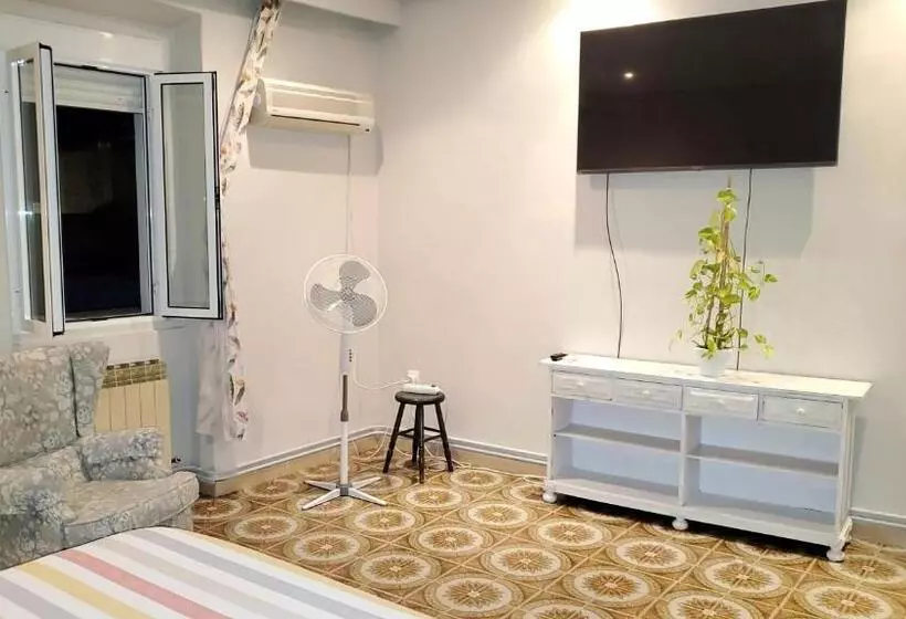 هتل Hostal Martes Cáceres Plaza Mayor   Tercer Piso Sin Ascensor