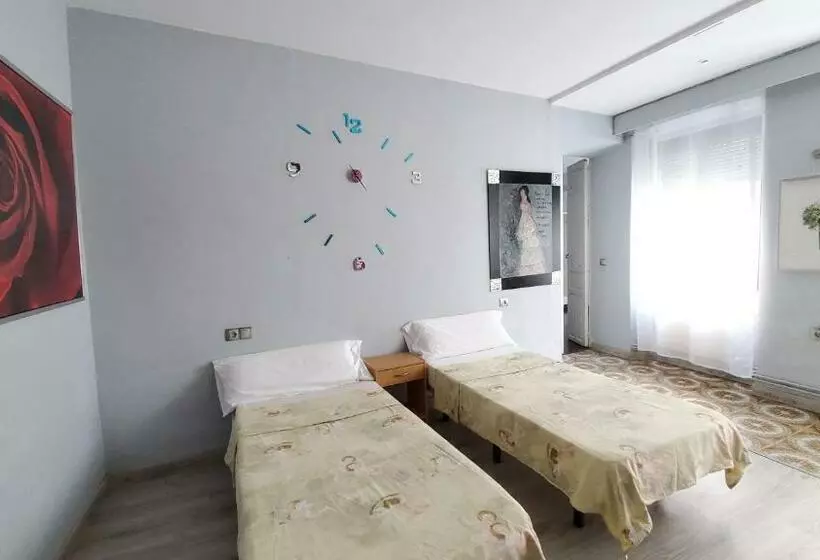 هتل Hostal Martes Cáceres Plaza Mayor   Tercer Piso Sin Ascensor