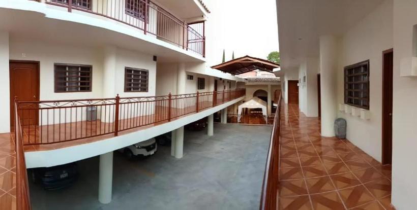 בית מלון כפרי John & Rose