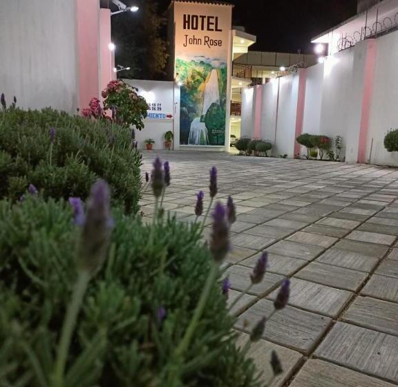 בית מלון כפרי John & Rose