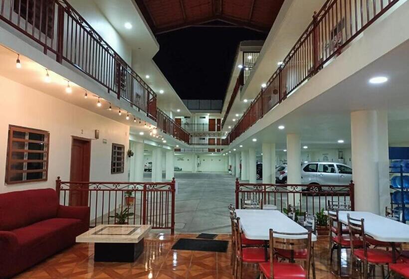 בית מלון כפרי John & Rose