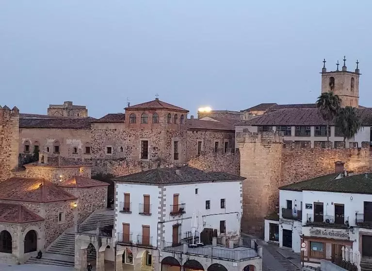 هتل Hostal Martes Cáceres Plaza Mayor   Tercer Piso Sin Ascensor