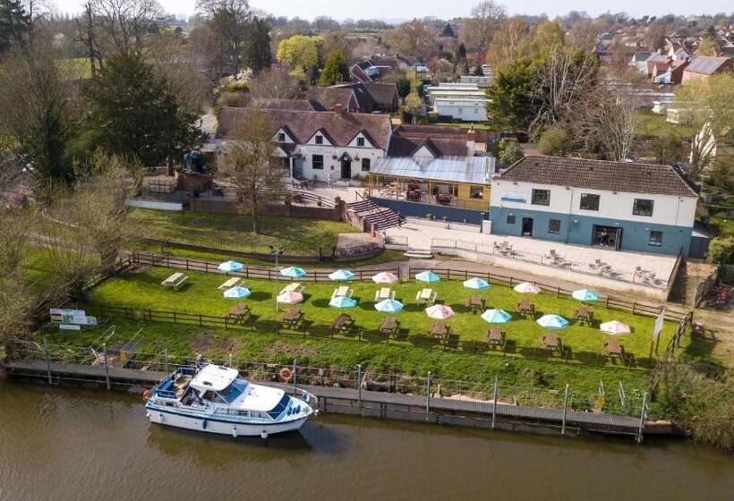 호텔 The Fleet Inn