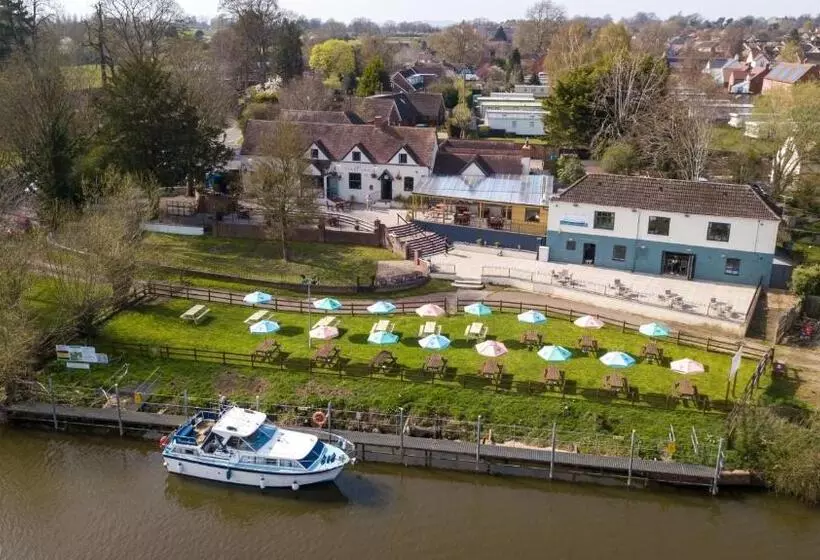 Hotelli The Fleet Inn