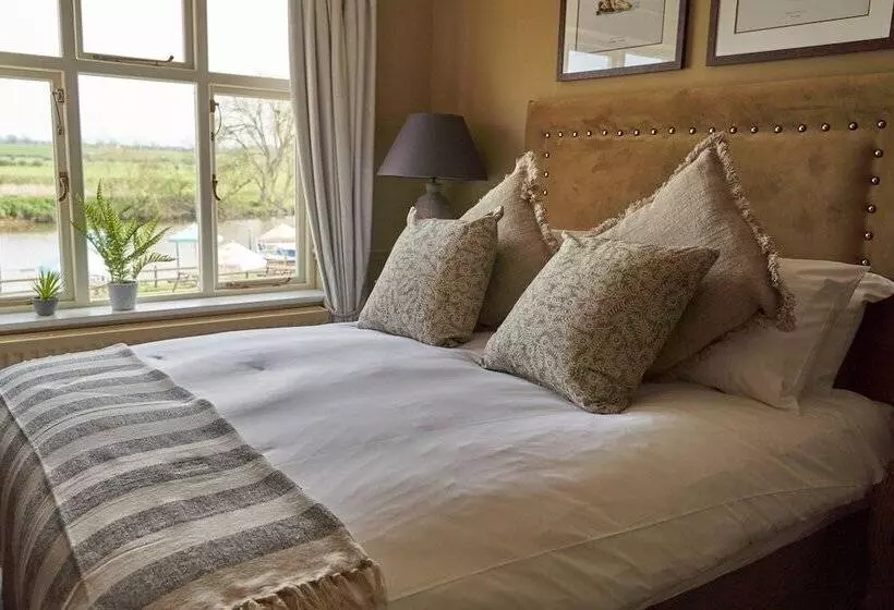 Hotelli The Fleet Inn