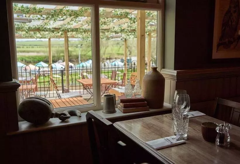 Hotelli The Fleet Inn