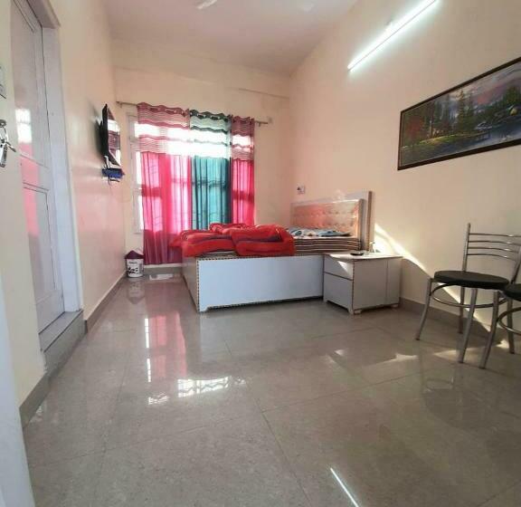 פנסיון City Crown Guest House