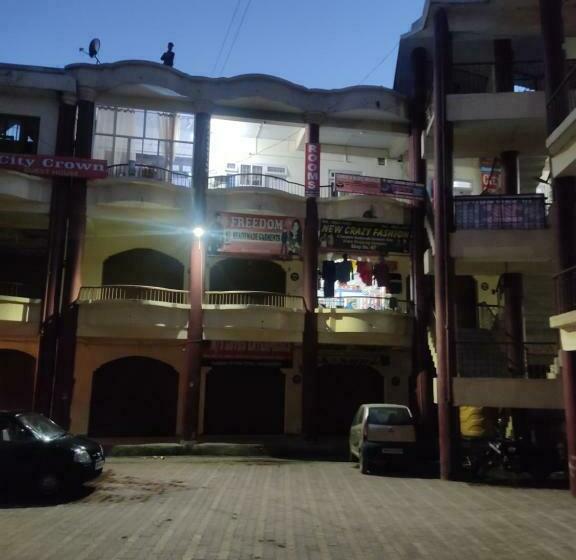 פנסיון City Crown Guest House