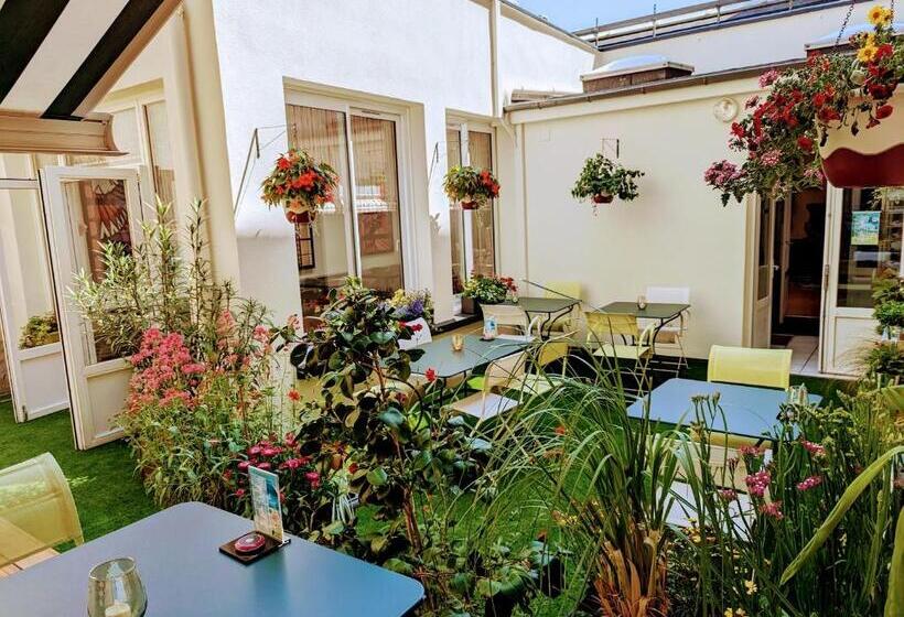 בית מלון כפרי Arverna Vichy   Clt