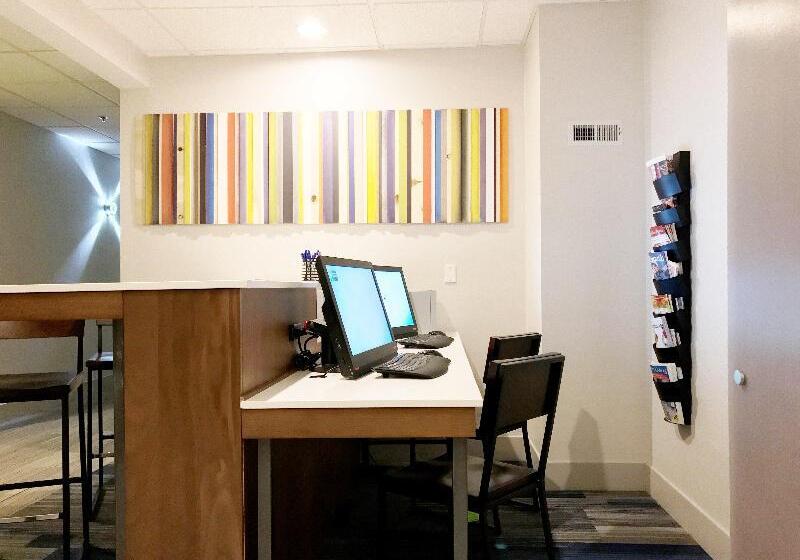 Holiday Inn Express Hotel & Suites White River Junction, An Ihg