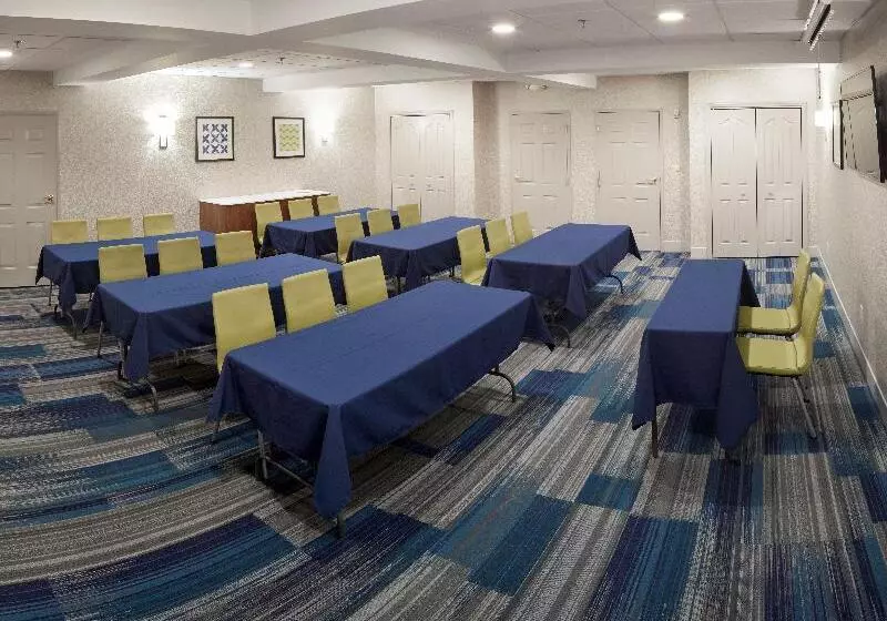 Holiday Inn Express Hotel & Suites White River Junction, An Ihg