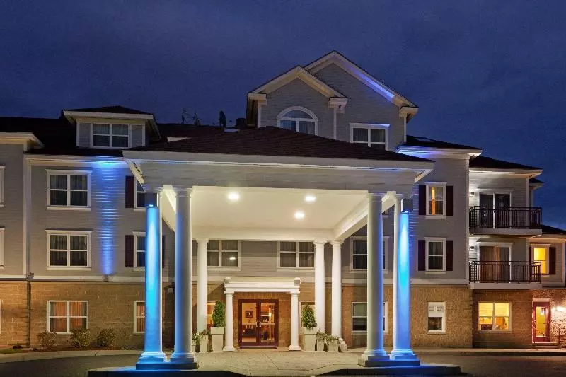 Holiday Inn Express Hotel & Suites White River Junction, An Ihg