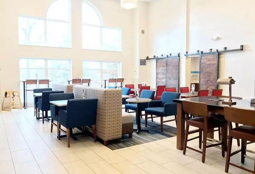 Holiday Inn Express Hotel & Suites White River Junction, An Ihg