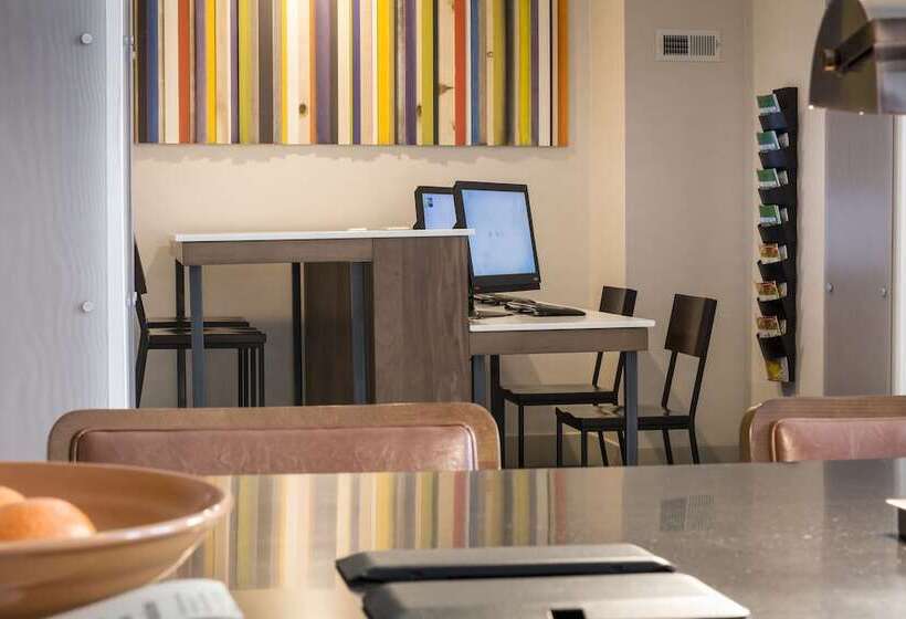 Holiday Inn Express Hotel & Suites White River Junction, An Ihg