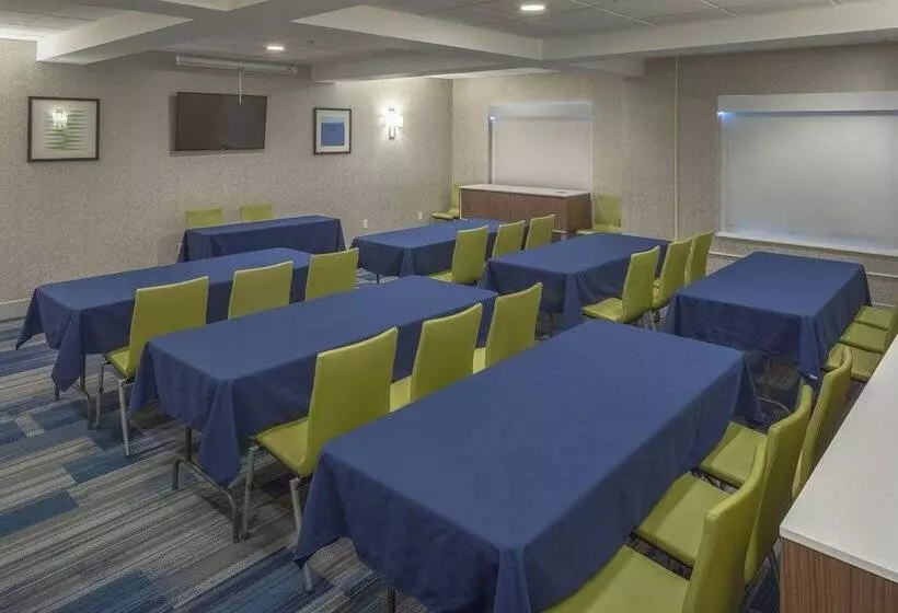 Holiday Inn Express Hotel & Suites White River Junction, An Ihg