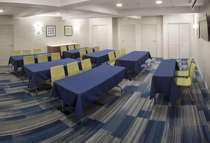 Holiday Inn Express Hotel & Suites White River Junction, An Ihg