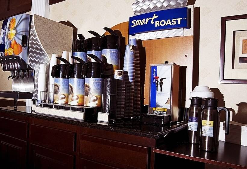 Holiday Inn Express Hotel & Suites White River Junction, An Ihg