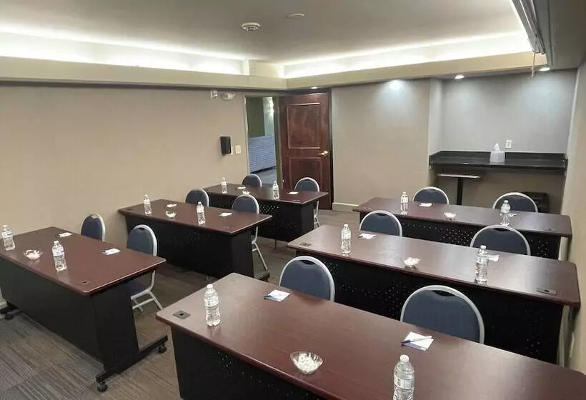 Hotel Holiday Inn Express Cleveland Downtown, An Ihg