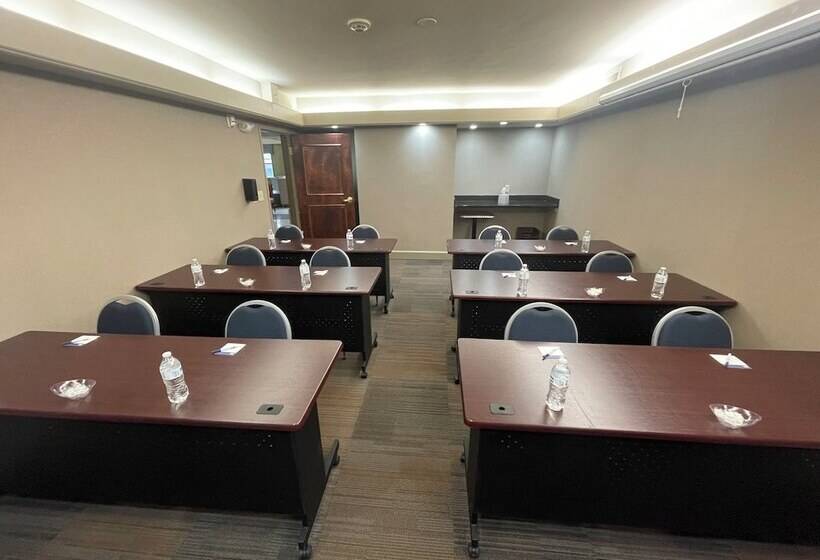 فندق Holiday Inn Express Cleveland Downtown, An Ihg