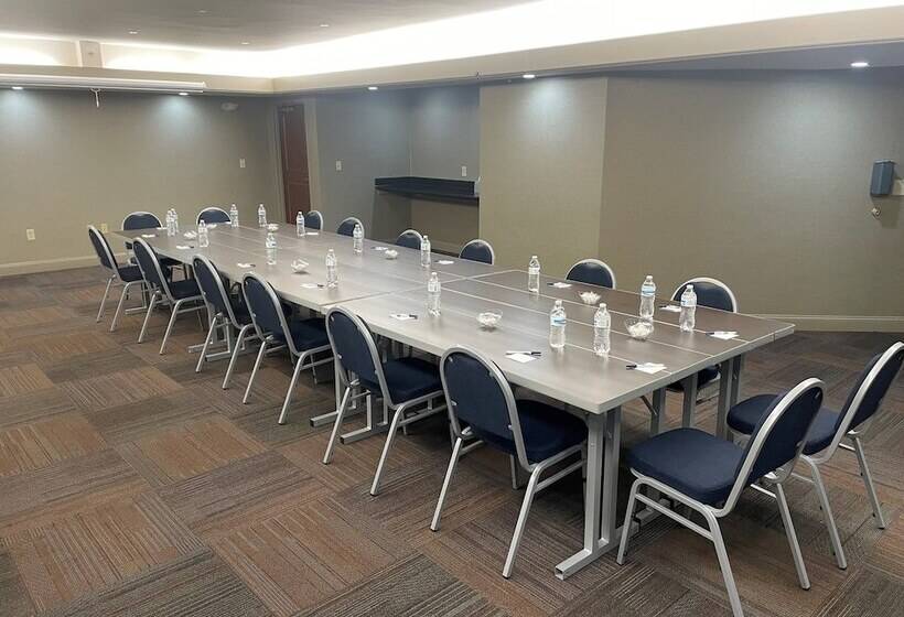 فندق Holiday Inn Express Cleveland Downtown, An Ihg