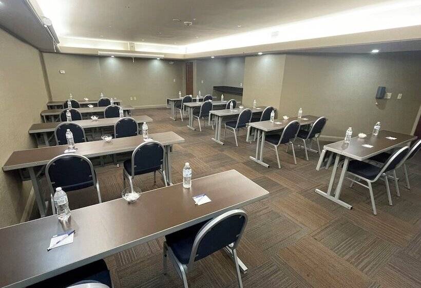 فندق Holiday Inn Express Cleveland Downtown, An Ihg