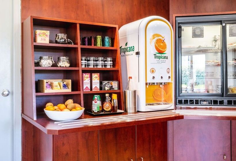 Отель Kyriad Bordeaux Lormont