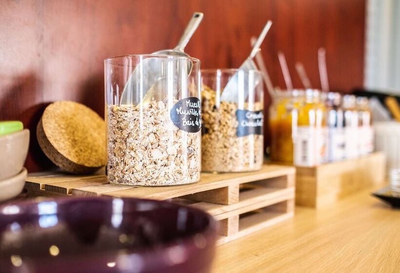 Отель Kyriad Bordeaux Lormont