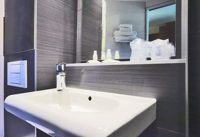 فندق Kyriad Bordeaux Lormont