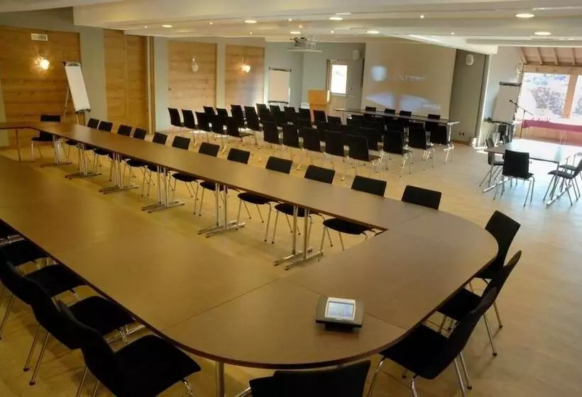 ホテル Les Cabanes De La Maison Rouge