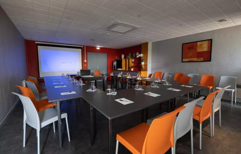 בית מלון כפרי The Originals City, Hôtel Mâcon Sud