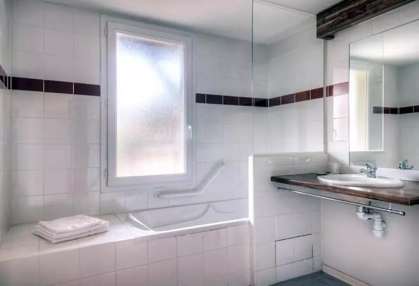 Otel Zenitude Hôtel Résidences L Acacia Lourdes