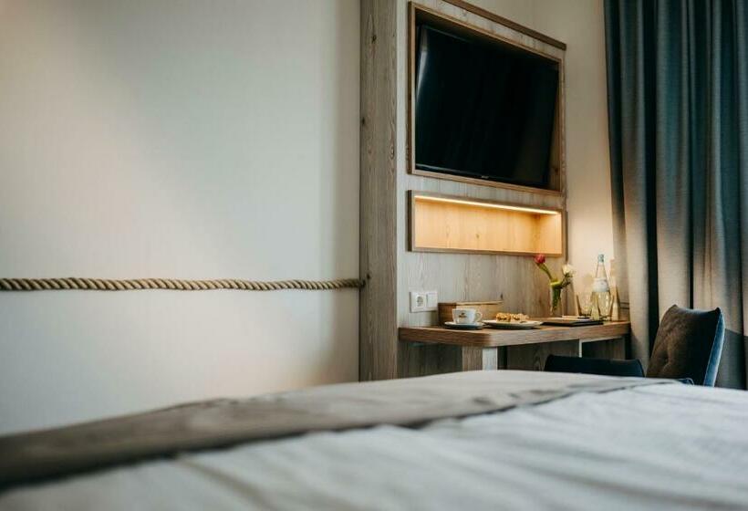 هتل Alter Muschelsaal