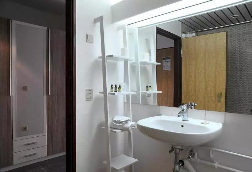 Seeger Living Classic East